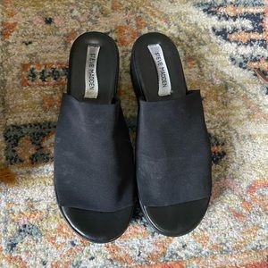 Steve Madden slinky platform shoe. Size 7